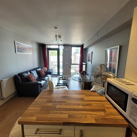 Lesley Court- A Lovely Spacious 2 Bedroom Apartment By Catchpole Stays Τσέλμσφορντ Εξωτερικό φωτογραφία