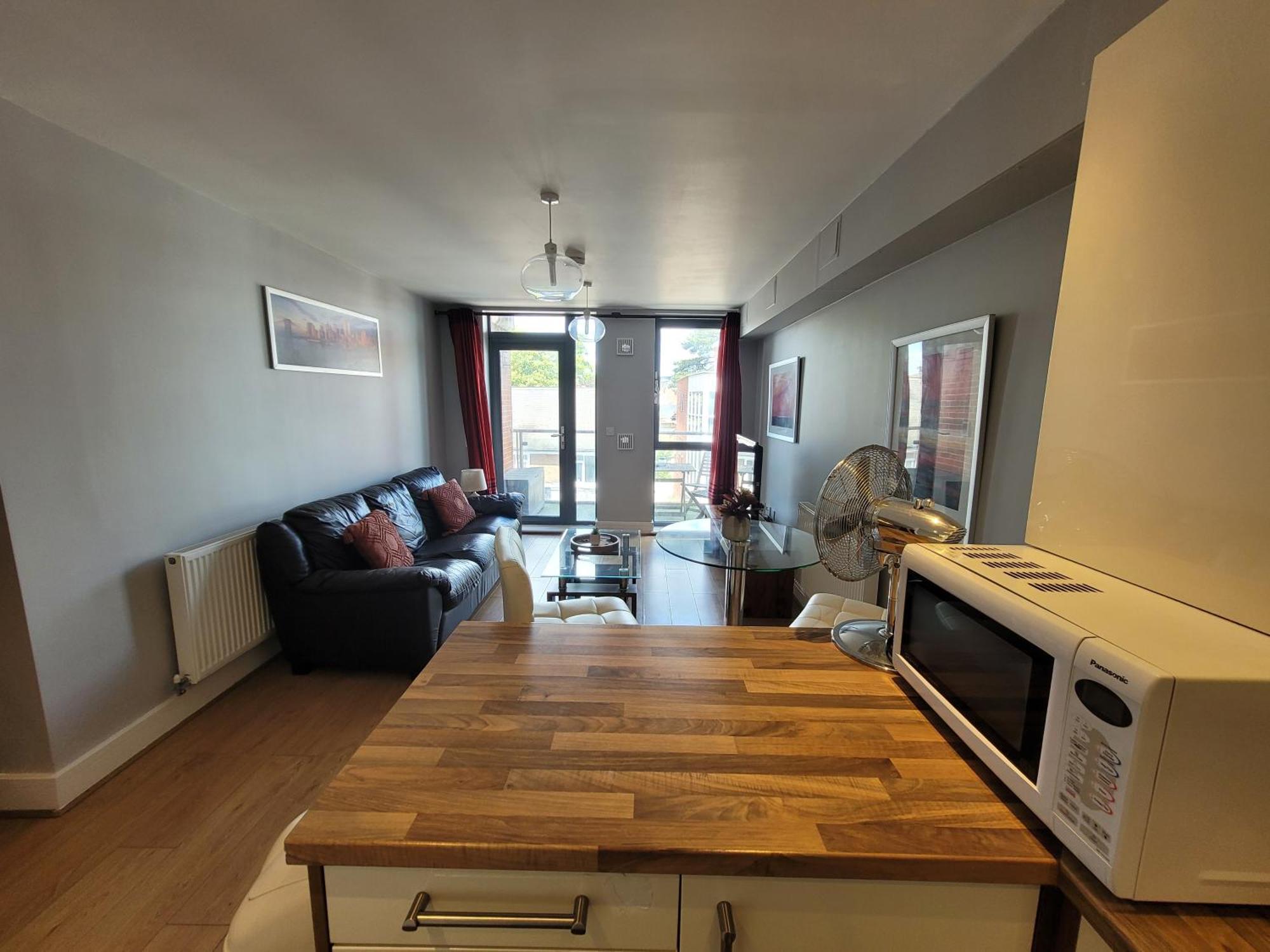 Lesley Court- A Lovely Spacious 2 Bedroom Apartment By Catchpole Stays Τσέλμσφορντ Εξωτερικό φωτογραφία
