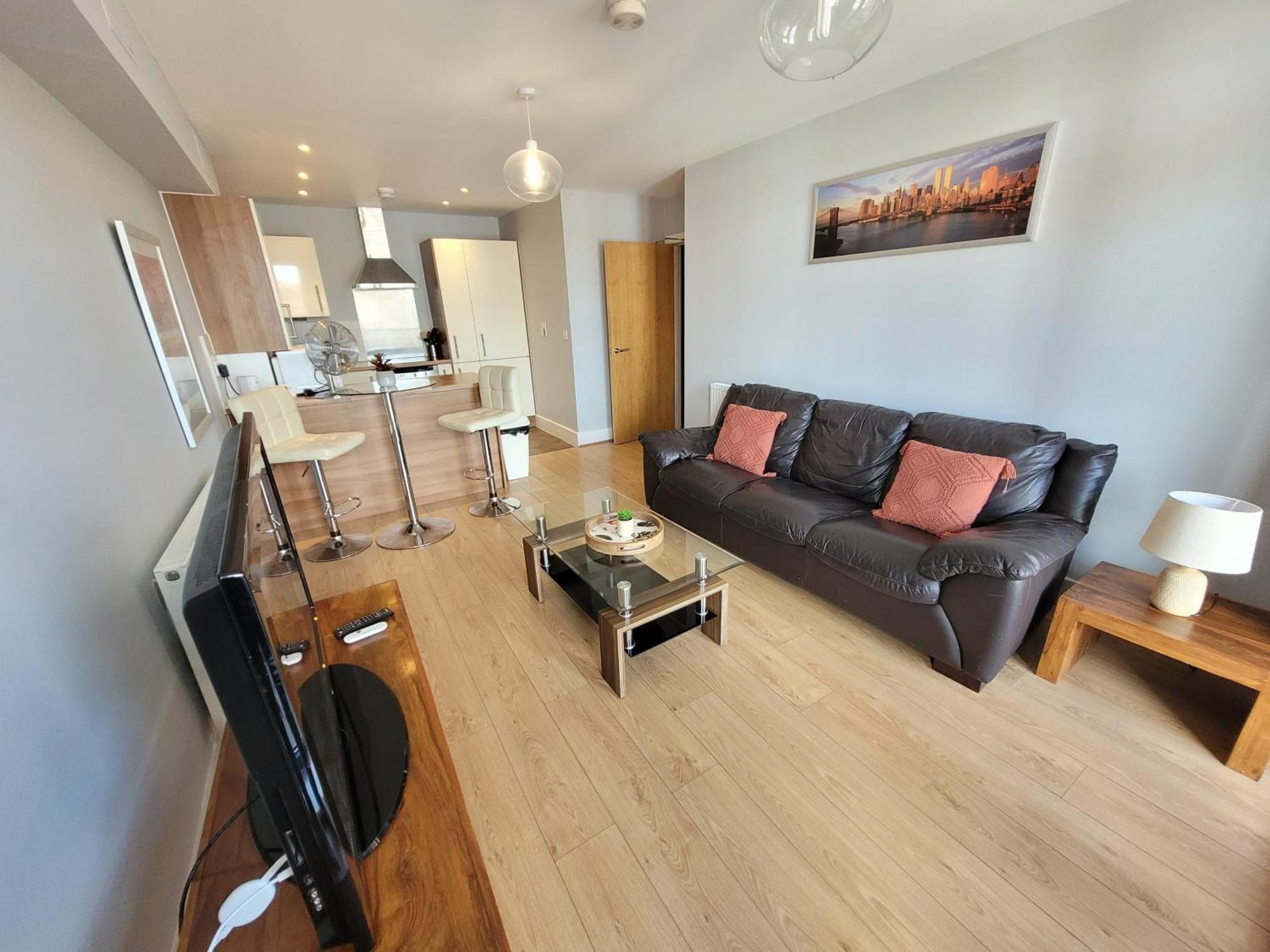 Lesley Court- A Lovely Spacious 2 Bedroom Apartment By Catchpole Stays Τσέλμσφορντ Εξωτερικό φωτογραφία