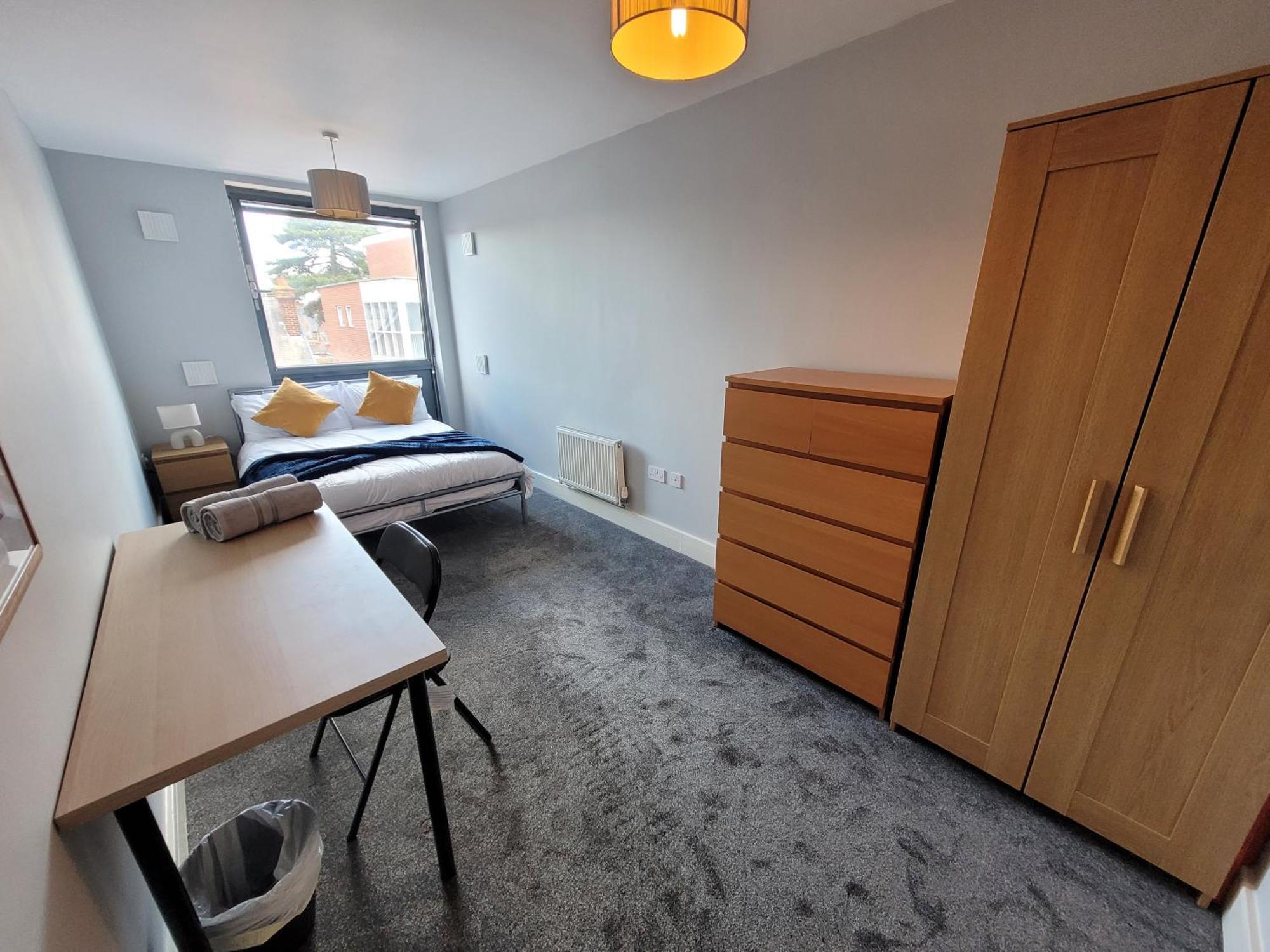 Lesley Court- A Lovely Spacious 2 Bedroom Apartment By Catchpole Stays Τσέλμσφορντ Εξωτερικό φωτογραφία